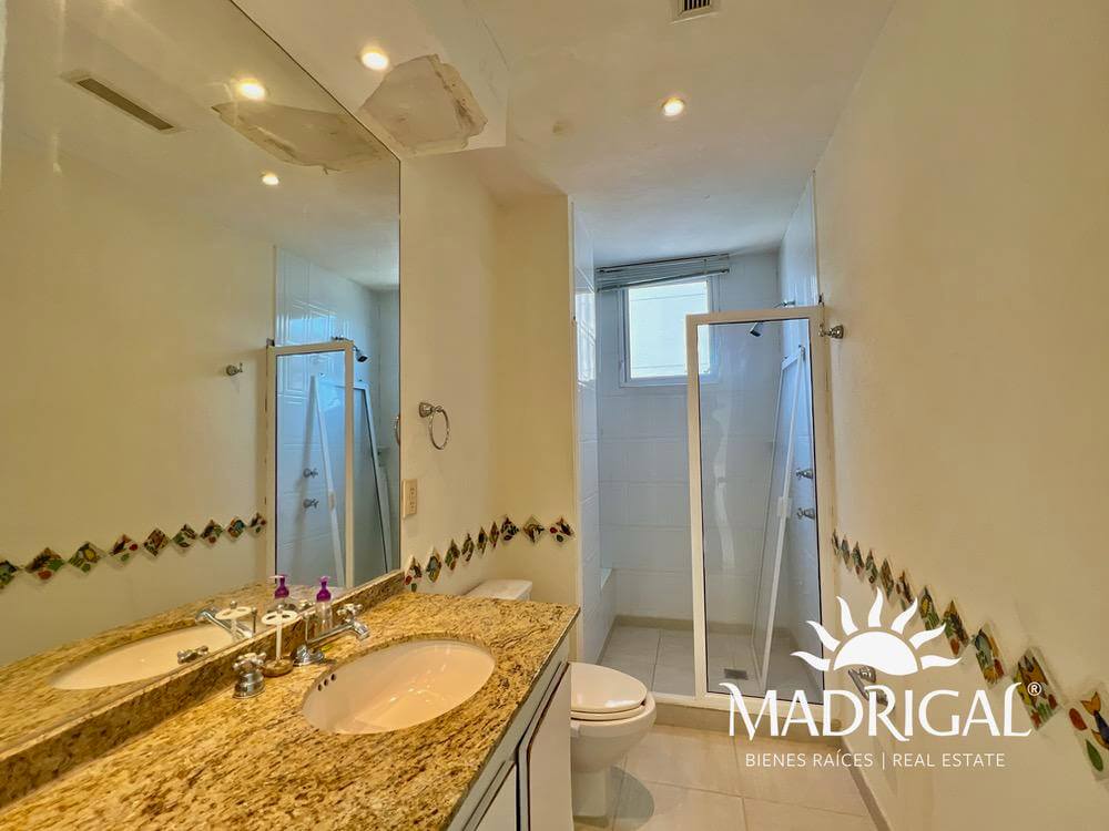 Condominio La Jolla, departamento de cuatro recamaras frente a la playa