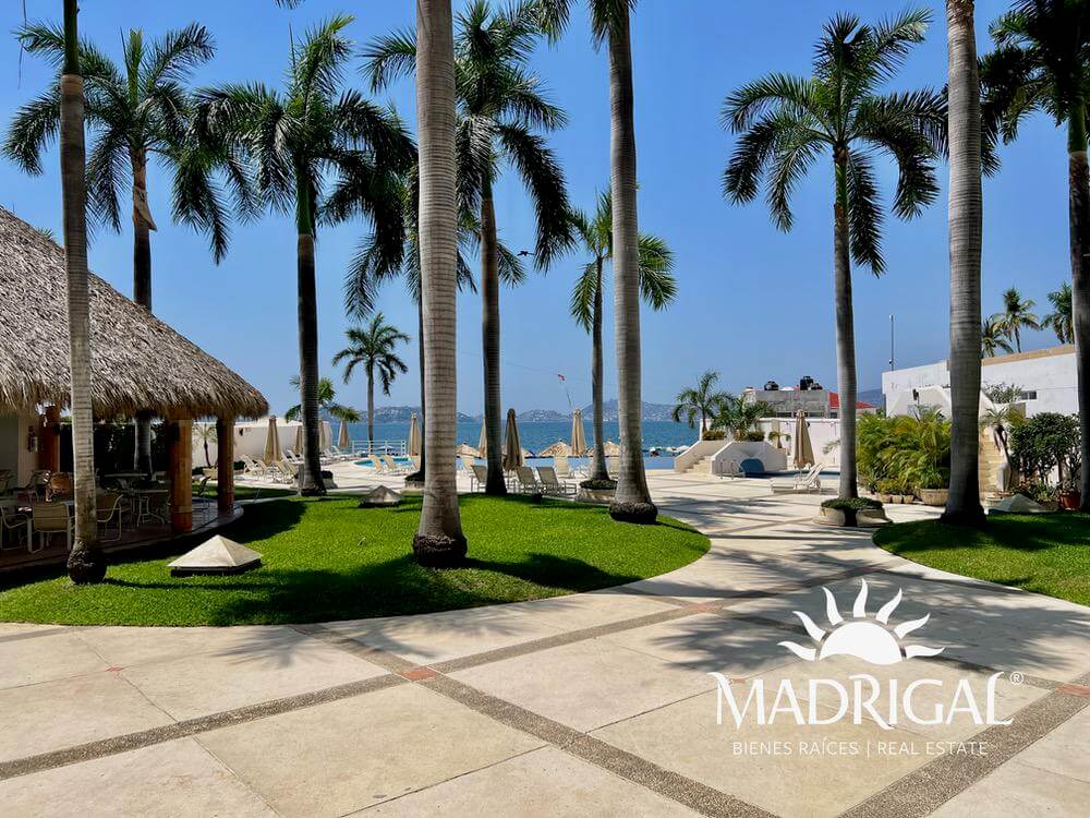 Condominio La Jolla, departamento de cuatro recamaras frente a la playa