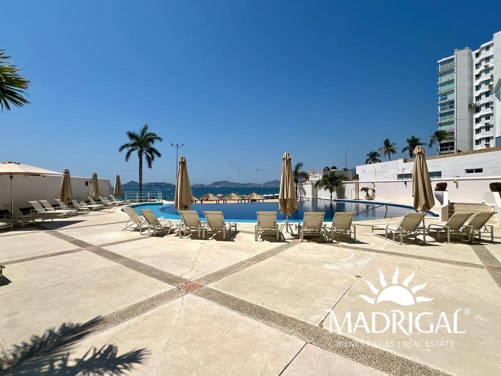 Condominio La Jolla, departamento de cuatro recamaras frente a la playa