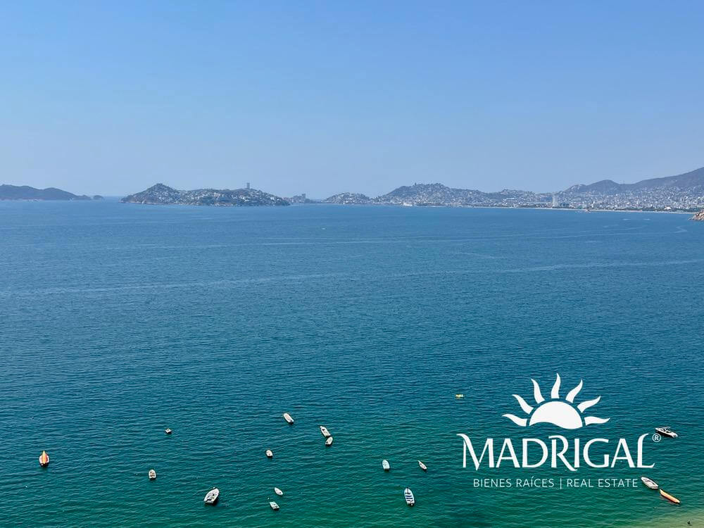 Condominio La Jolla, departamento de cuatro recamaras frente a la playa