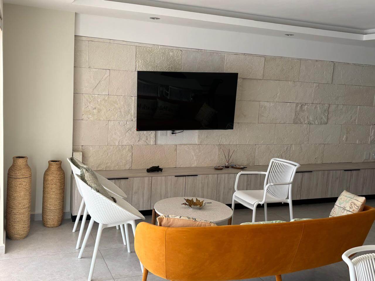 & Antibes | Departamento remodelado en venta en la bahía de Acapulco de tres recamaras