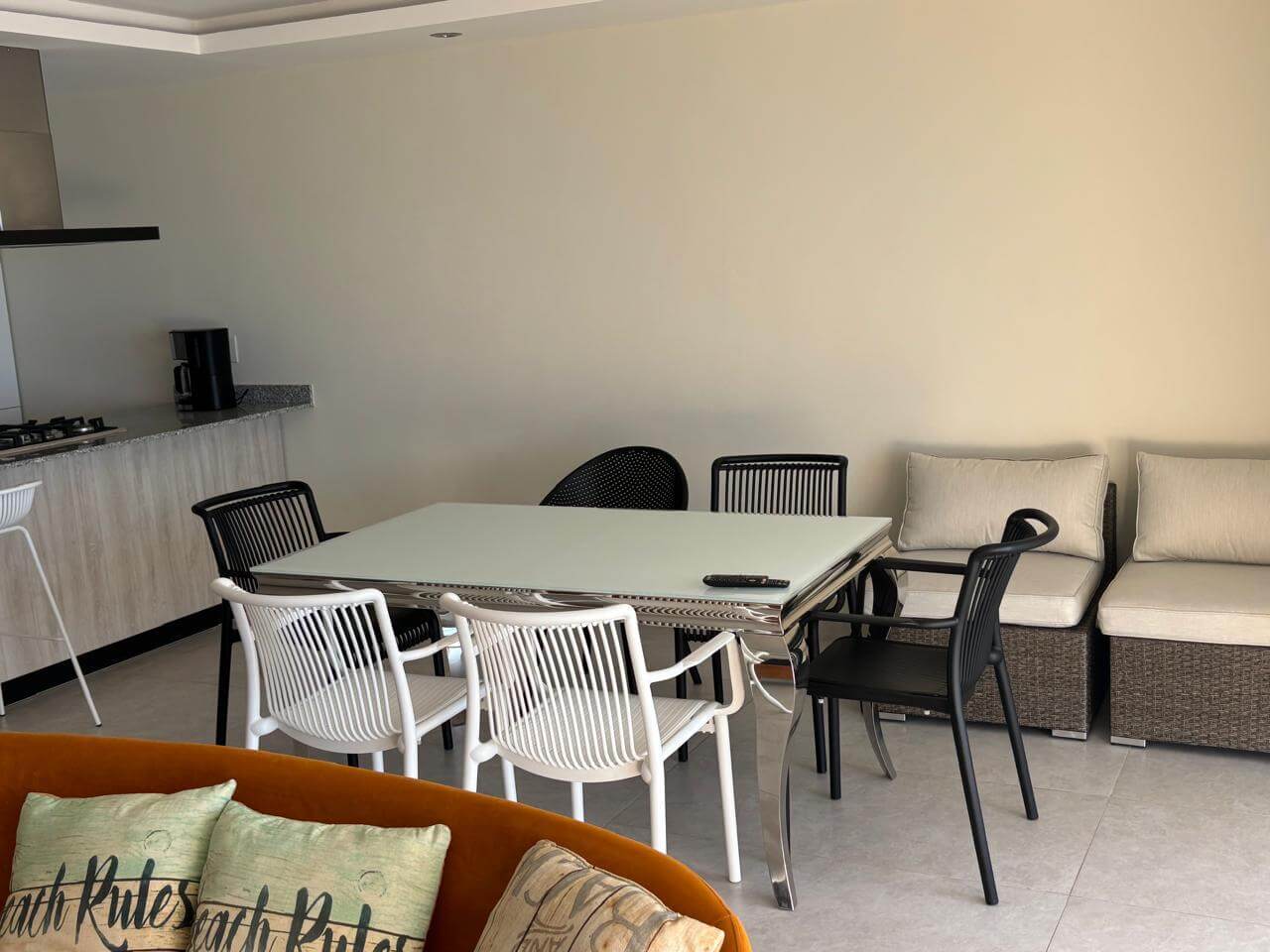 & Antibes | Departamento remodelado en venta en la bahía de Acapulco de tres recamaras