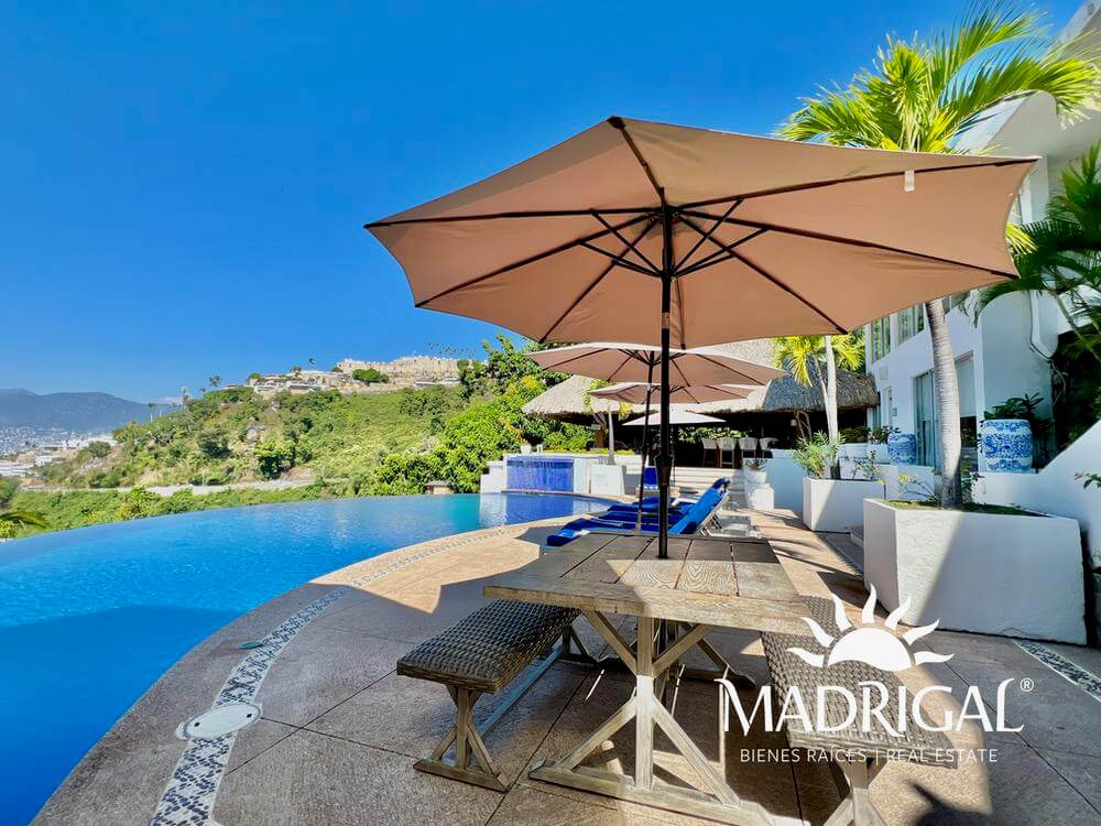 Casa en venta en las Brisas Sección la Concha en Acapulco, con vista a la bahía