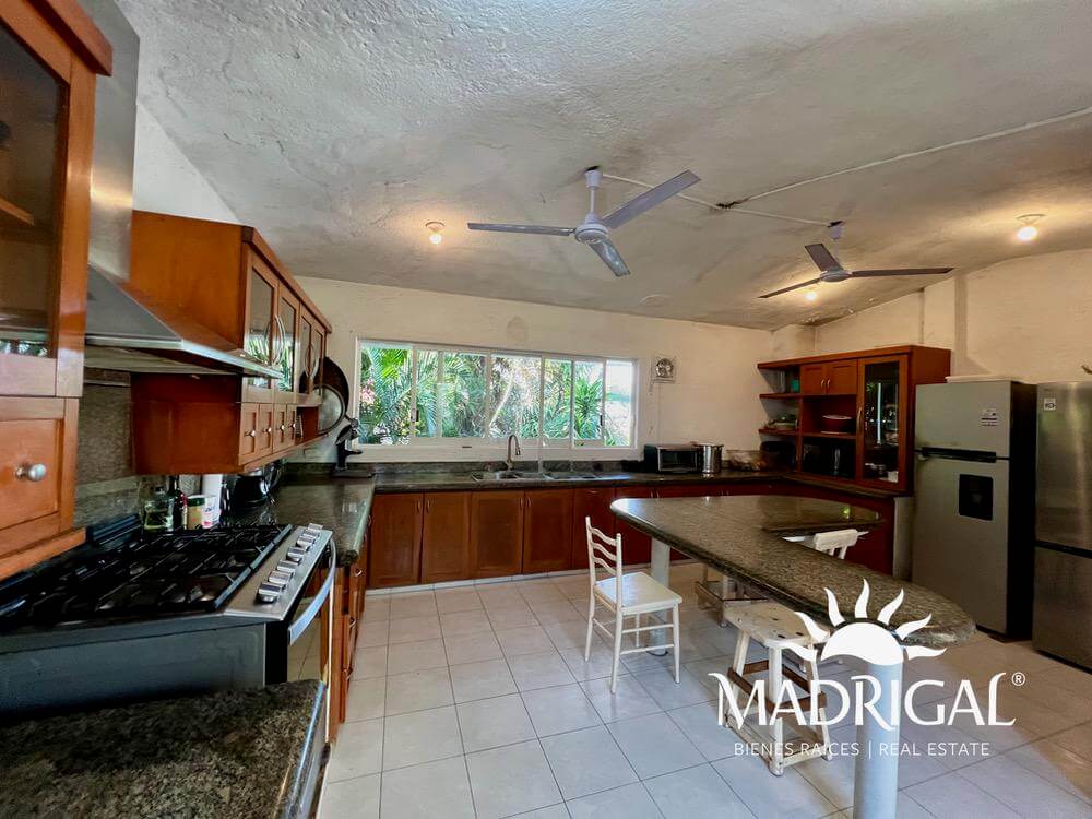 Casa en venta en las Brisas Sección la Concha en Acapulco, con vista a la bahía