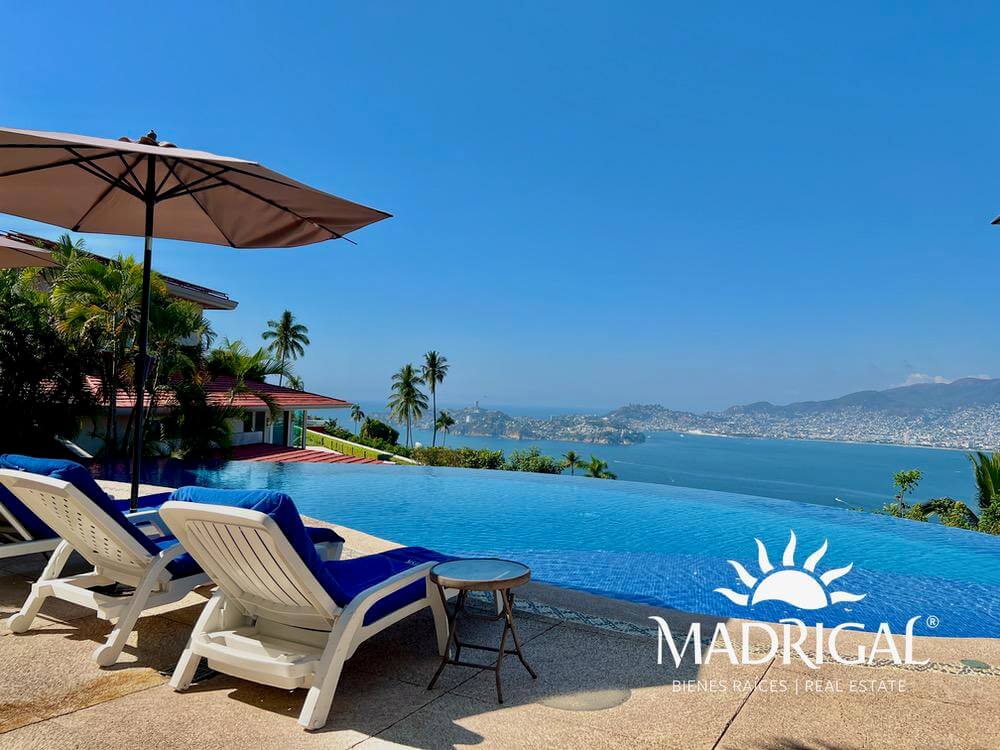 Casa en venta en las Brisas Sección la Concha en Acapulco, con vista a la bahía