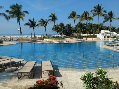 Las Olas | Departamento para su reconstrucción en venta de tres recamaras frente a playa