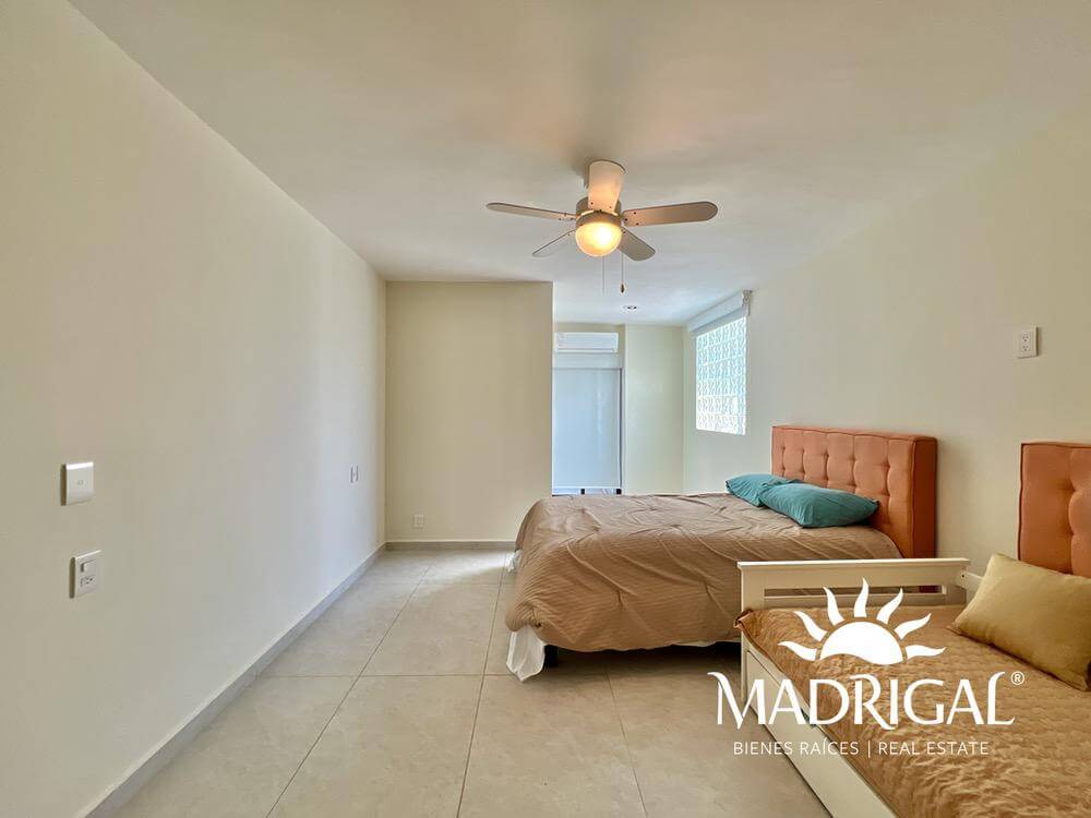 & Antibes | Departamento remodelado en venta en la bahía de Acapulco de tres recamaras