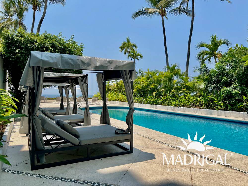 & Antibes | Departamento remodelado en venta en la bahía de Acapulco de tres recamaras