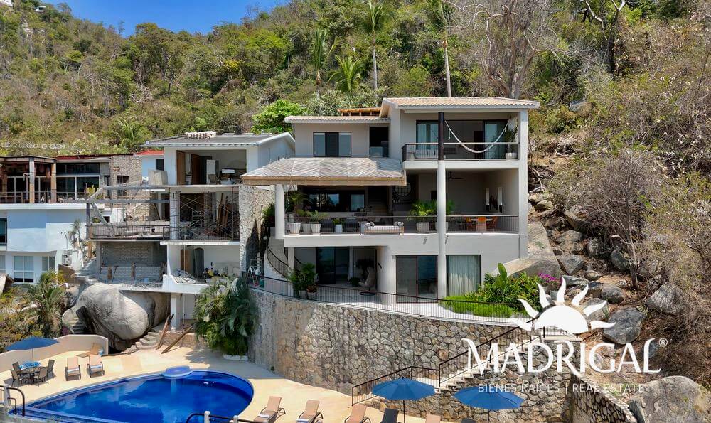 Villa Caracol | Exclusiva villa en venta de cinco recámaras con vista al mar en el Fraccionamiento Brisas Marques