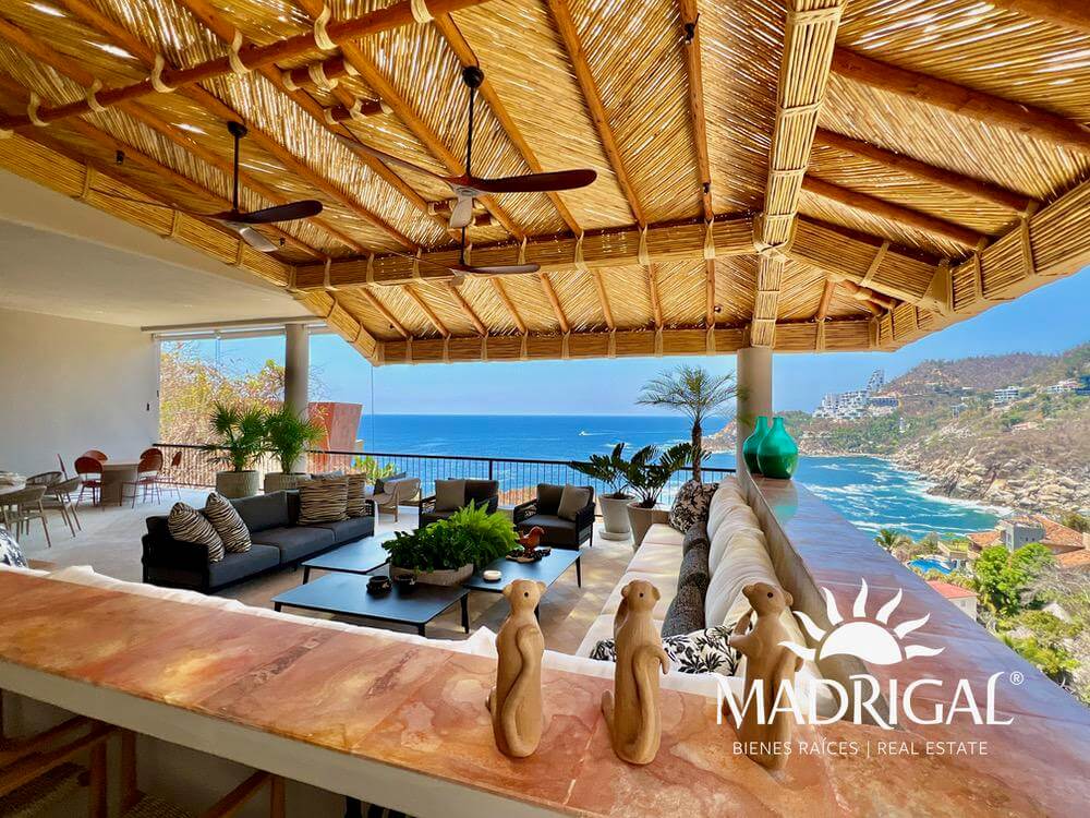 Villa Caracol | Exclusiva villa en venta de cinco recámaras con vista al mar en el Fraccionamiento Brisas Marques