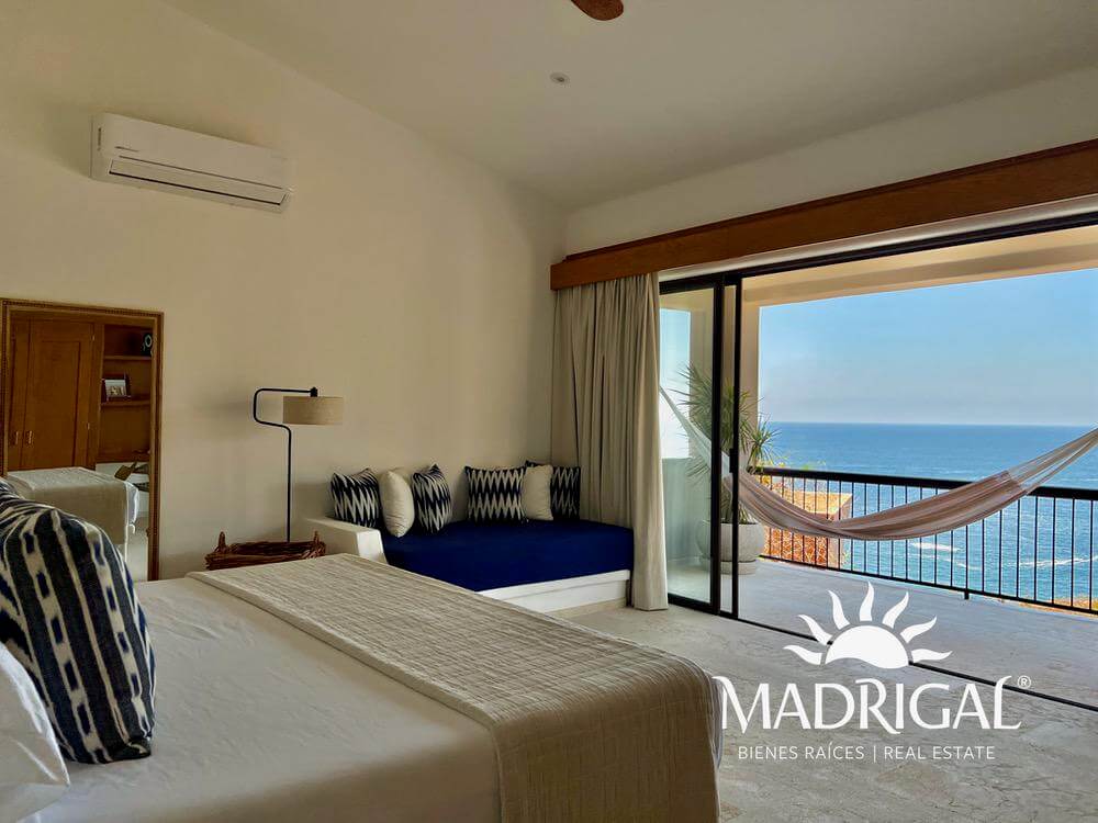 Villa Caracol | Exclusiva villa en venta de cinco recámaras con vista al mar en el Fraccionamiento Brisas Marques