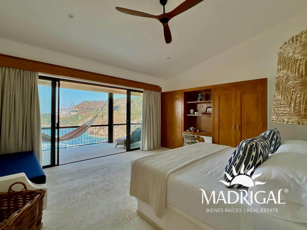 Villa Caracol | Exclusiva villa en venta de cinco recámaras con vista al mar en el Fraccionamiento Brisas Marques