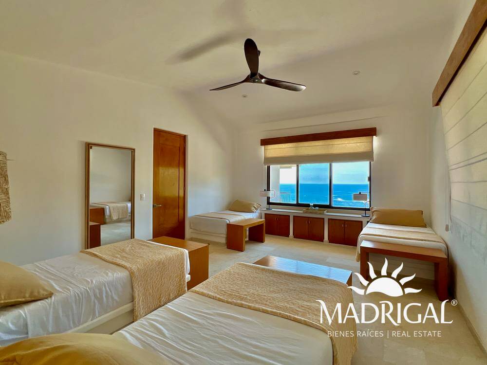 Villa Caracol | Exclusiva villa en venta de cinco recámaras con vista al mar en el Fraccionamiento Brisas Marques