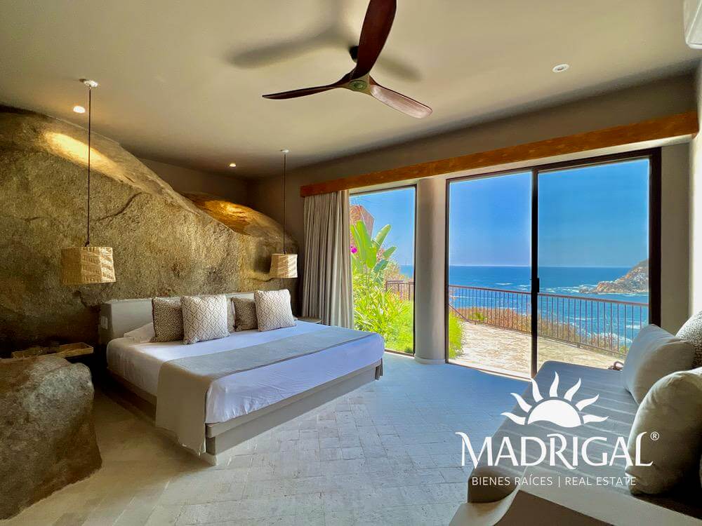 Villa Caracol | Exclusiva villa en venta de cinco recámaras con vista al mar en el Fraccionamiento Brisas Marques