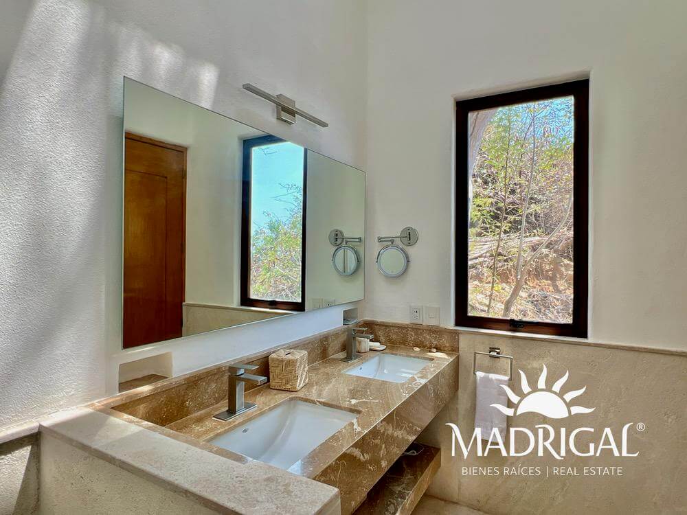 Villa Caracol | Exclusiva villa en venta de cinco recámaras con vista al mar en el Fraccionamiento Brisas Marques