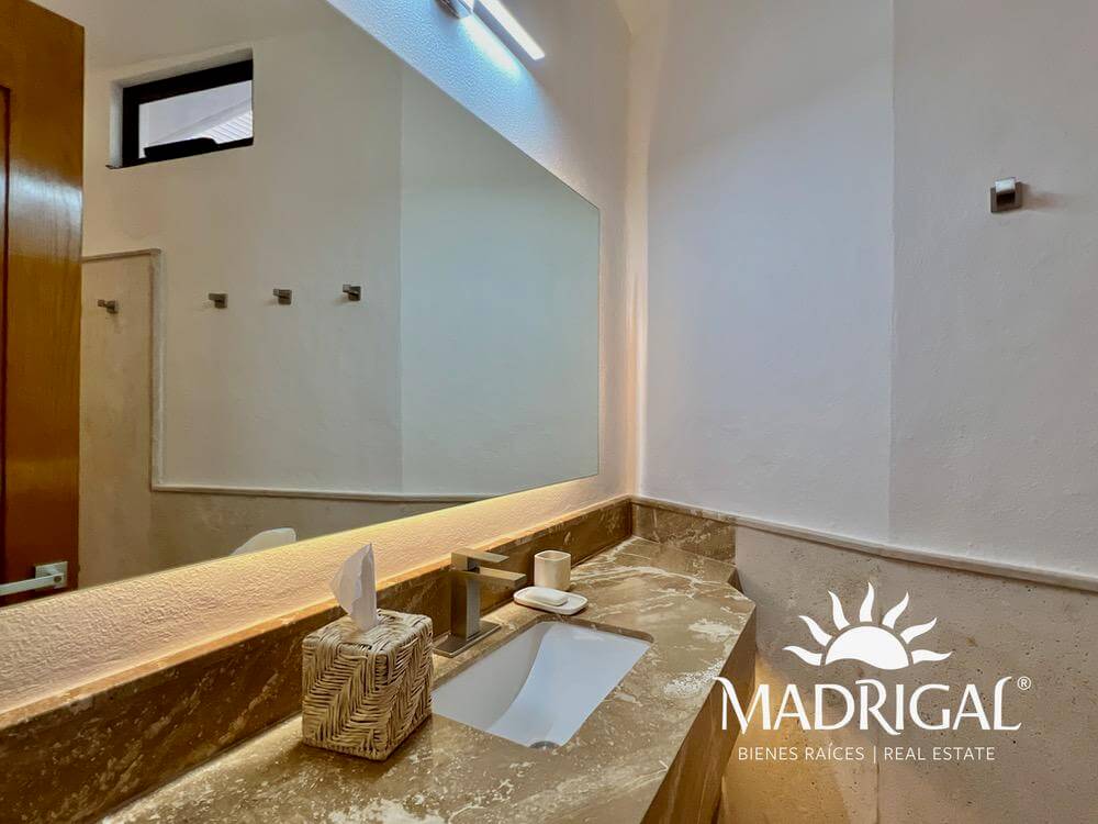 Villa Caracol | Exclusiva villa en venta de cinco recámaras con vista al mar en el Fraccionamiento Brisas Marques