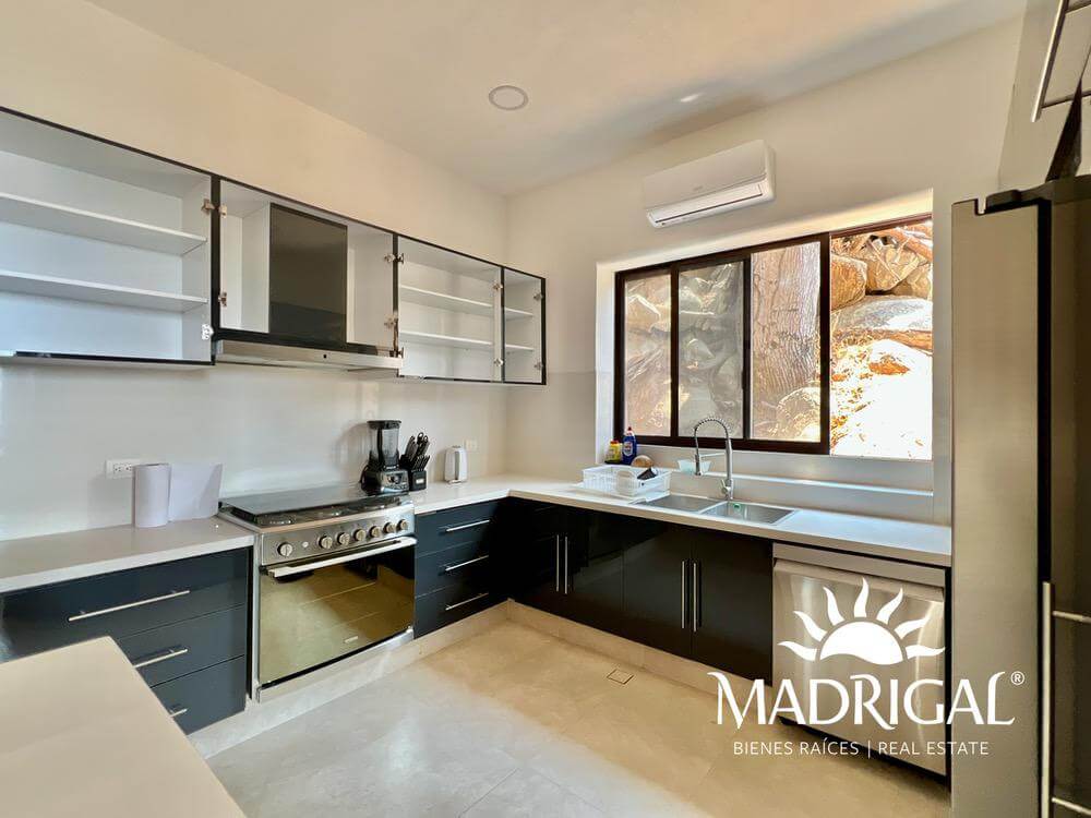 Villa Caracol | Exclusiva villa en venta de cinco recámaras con vista al mar en el Fraccionamiento Brisas Marques