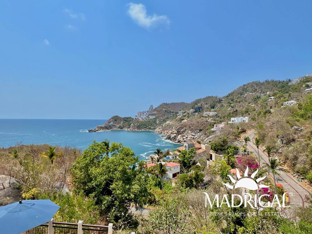 Villa Caracol | Exclusiva villa en venta de cinco recámaras con vista al mar en el Fraccionamiento Brisas Marques