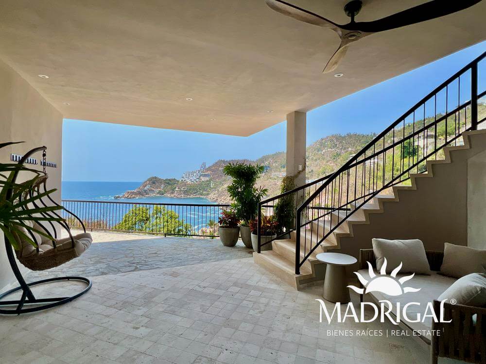 Villa Caracol | Exclusiva villa en venta de cinco recámaras con vista al mar en el Fraccionamiento Brisas Marques