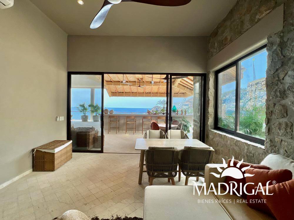 Villa Caracol | Exclusiva villa en venta de cinco recámaras con vista al mar en el Fraccionamiento Brisas Marques