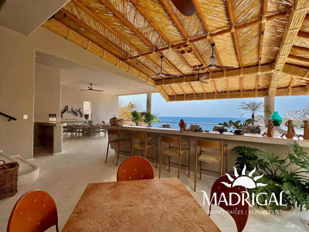 Villa Caracol | Exclusiva villa en venta de cinco recámaras con vista al mar en el Fraccionamiento Brisas Marques
