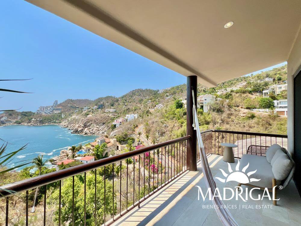 Villa Caracol | Exclusiva villa en venta de cinco recámaras con vista al mar en el Fraccionamiento Brisas Marques