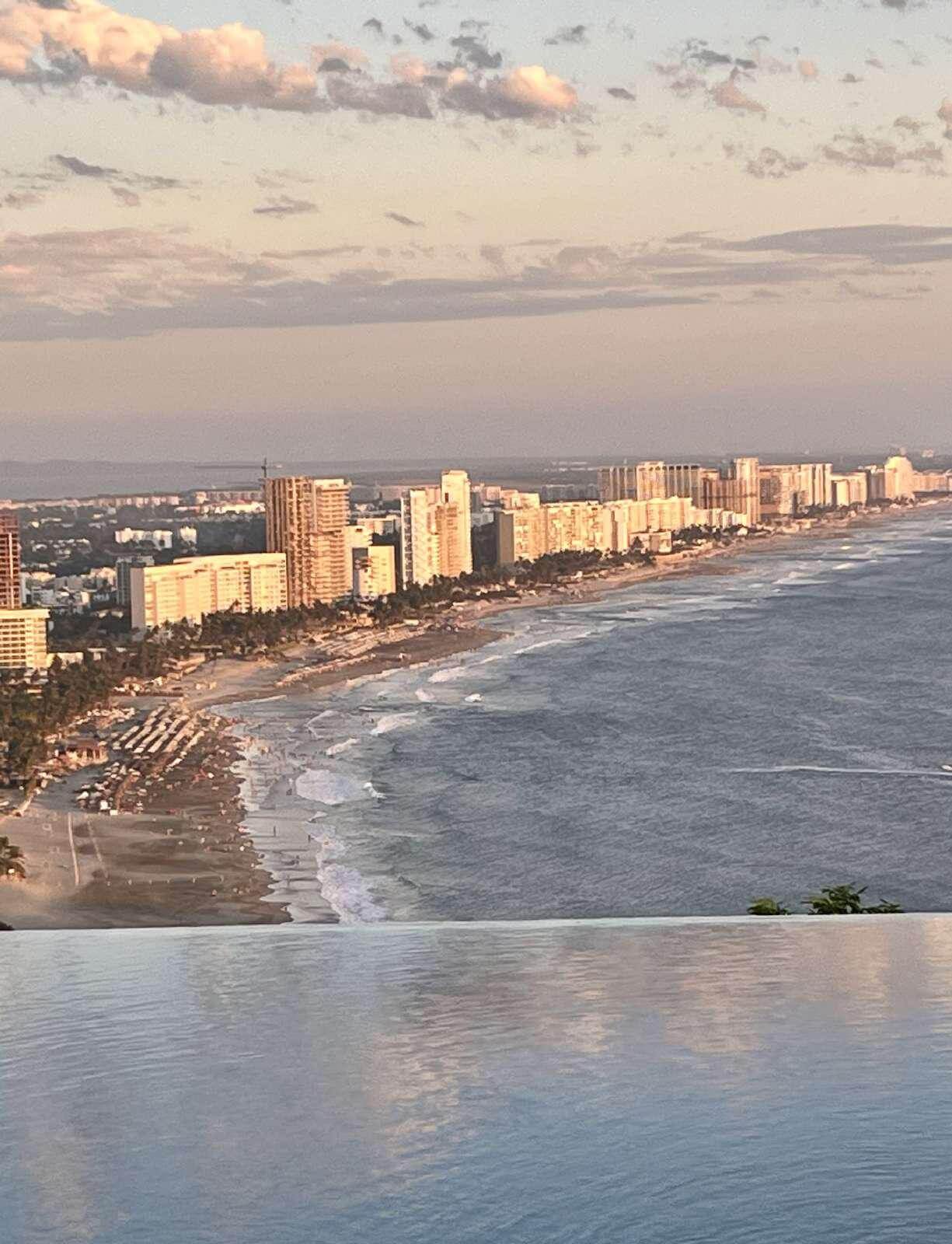 Villa en venta en Real Diamante con vista a Playa Diamante Acapulco