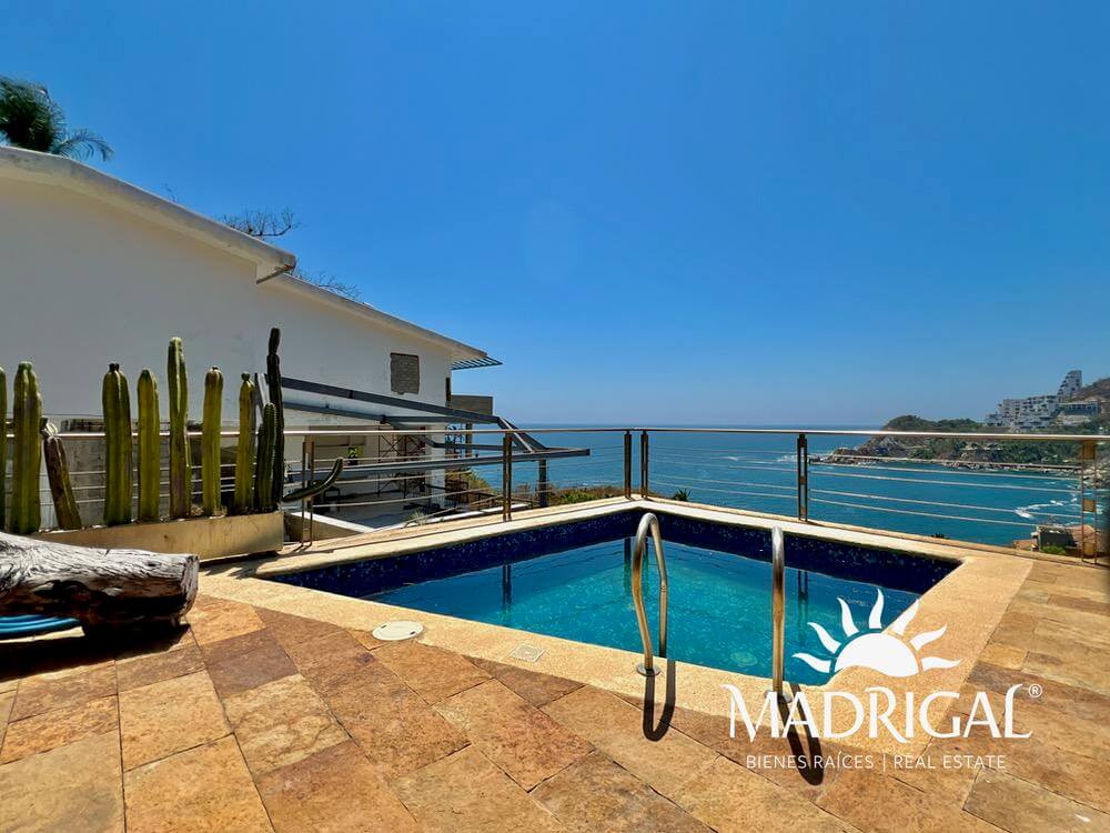 Villa Caracol | Exclusiva Villa en Venta de Tres Recámaras con Vista Al Mar en el Fraccionamiento Brisas Marques