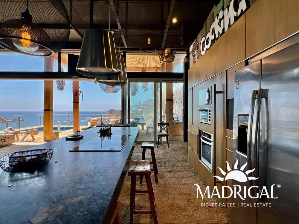 Villa Caracol | Exclusiva Villa en Venta de Tres Recámaras con Vista Al Mar en el Fraccionamiento Brisas Marques