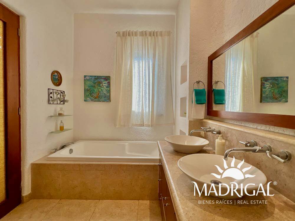 Ave de Paraiso | Departamento en venta sobre la Escenica de gran formato y excelente vista