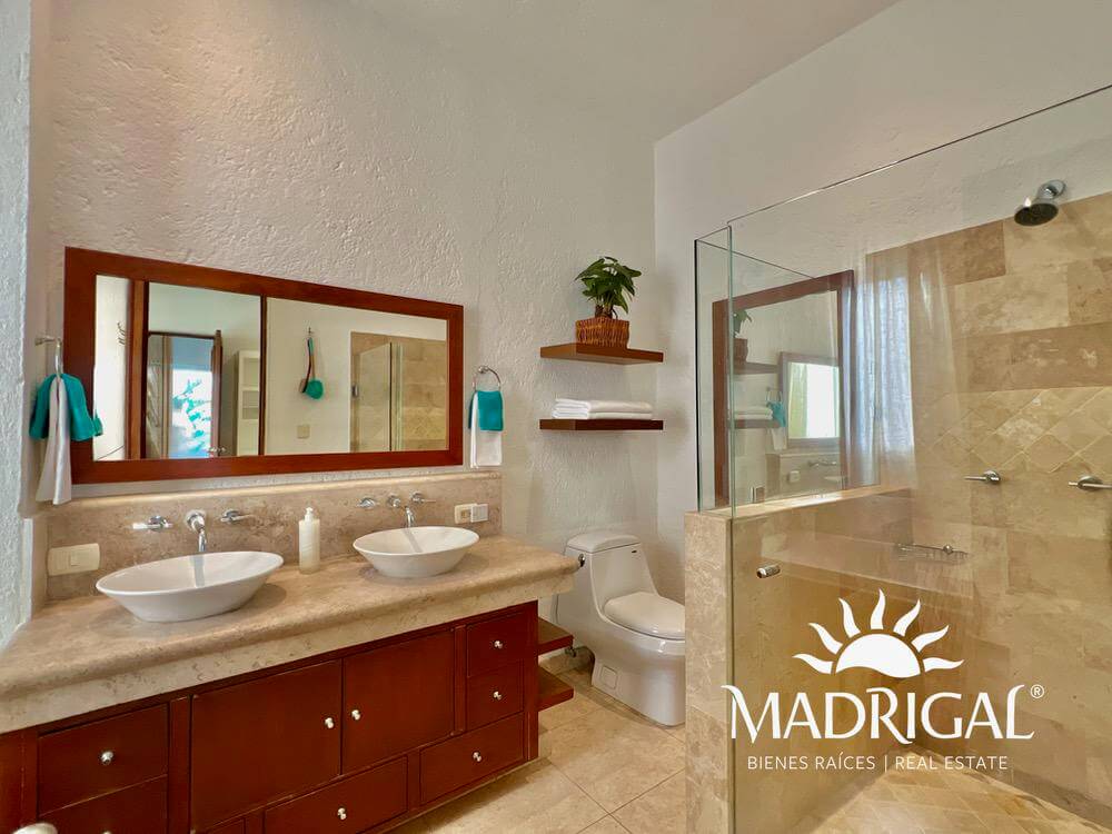 Ave de Paraiso | Departamento en venta sobre la Escenica de gran formato y excelente vista