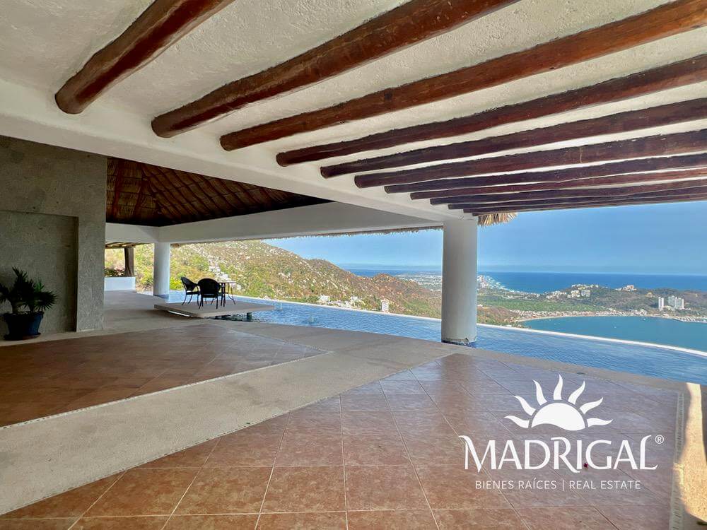Ave de Paraiso | Departamento en venta sobre la Escenica de gran formato y excelente vista