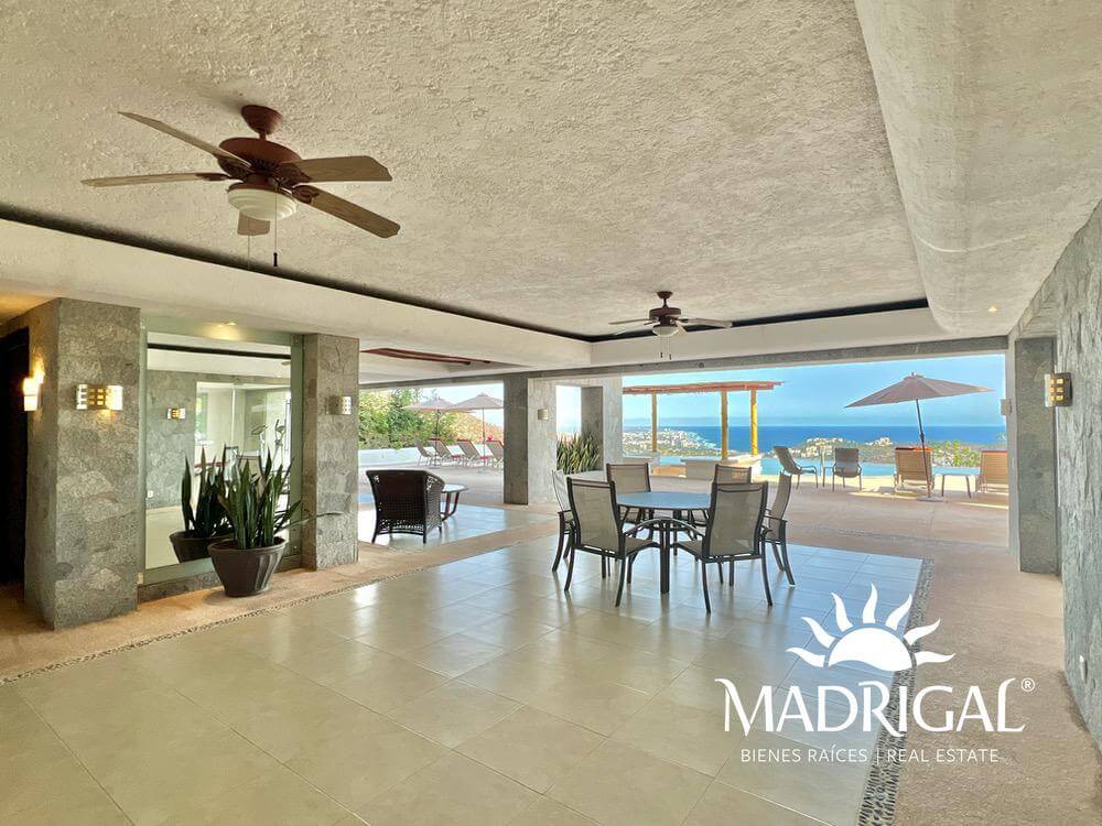 Ave de Paraiso | Departamento en venta sobre la Escenica de gran formato y excelente vista