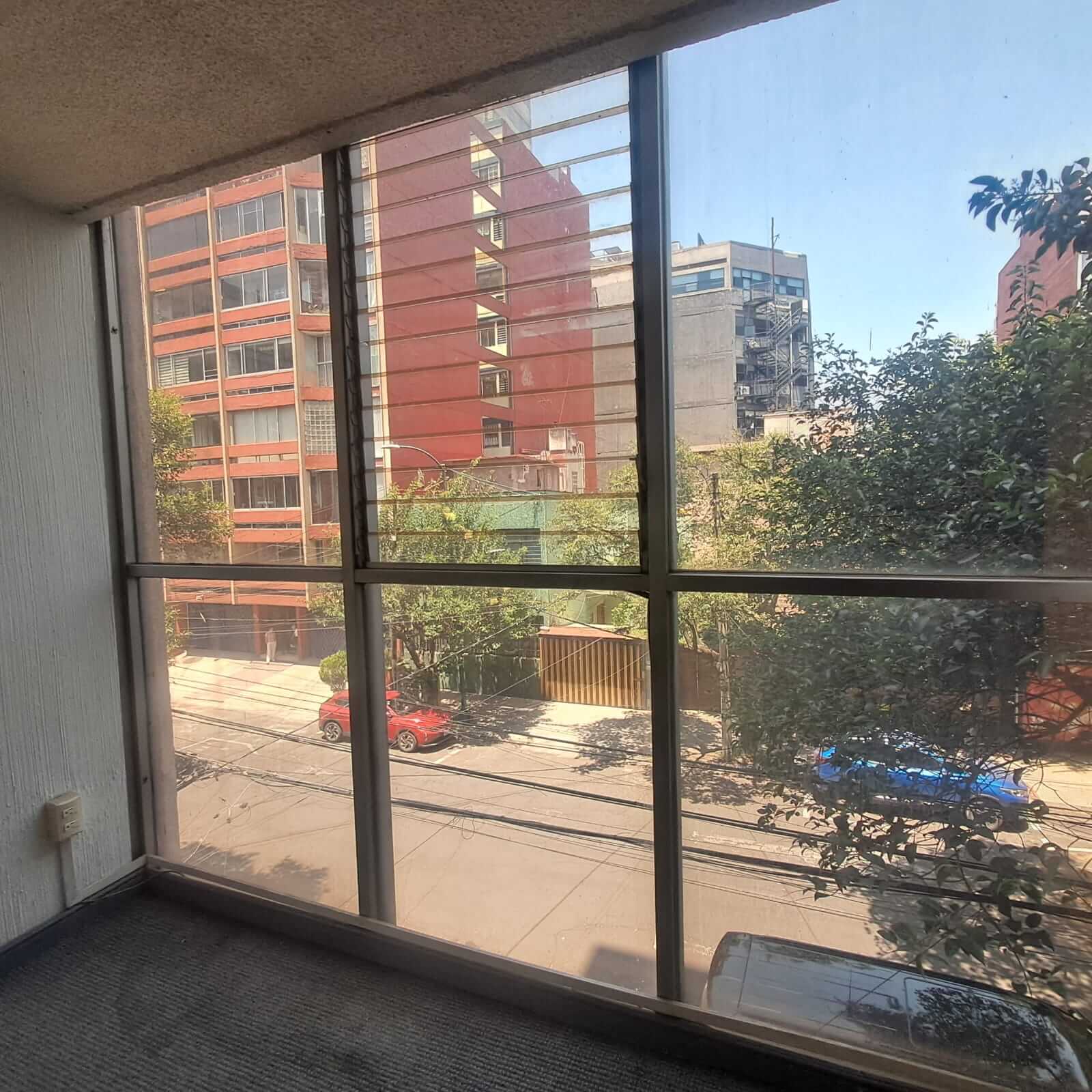  Exclusive 10-story corner building in Mexico City's sought-after Anzures neighborhood.