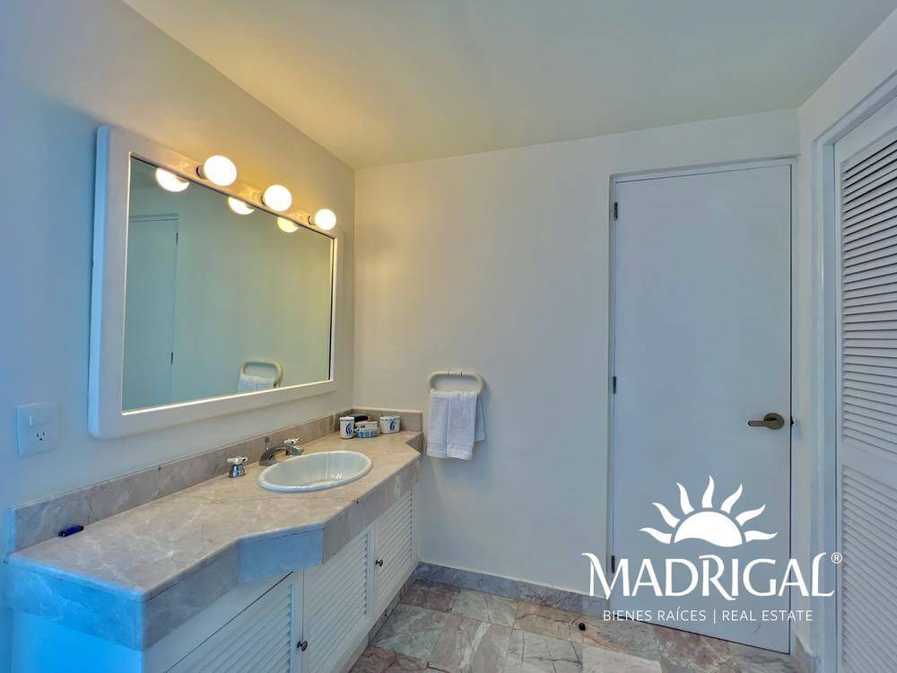 Residencial Playamar II| Departamento en venta frente a playa en Acapulco