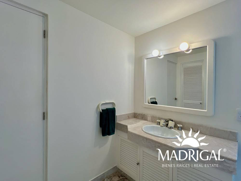Residencial Playamar II| Departamento en venta frente a playa en Acapulco