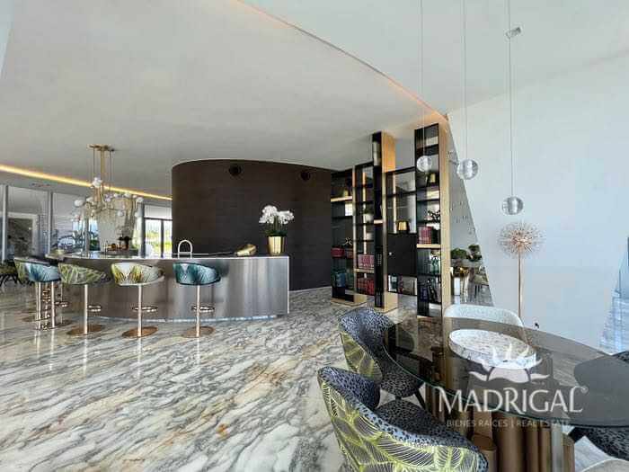 Mare | En venta departamento de tres recamaras frente al mar