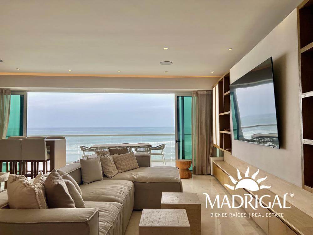 Mare | En venta departamento de tres recamaras frente al mar