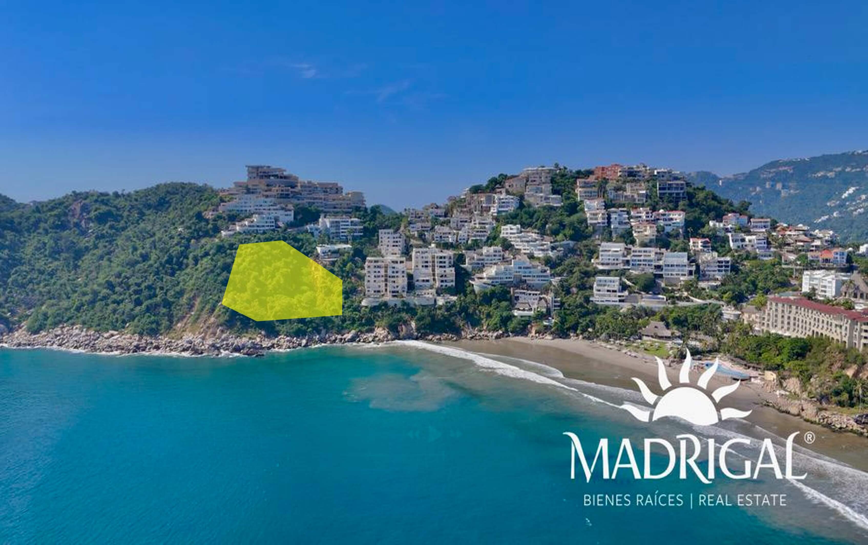 Macrolote en venta de 10961.90 M2 en Real Diamante con frente al mar