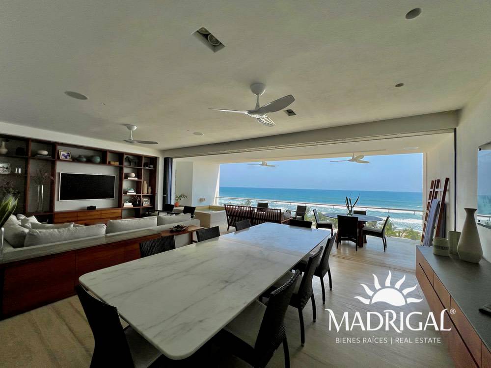 El Palmar Tres Vidas | Departamento en venta en Torre Baru en quinto piso de cuatro recámaras frente al mar