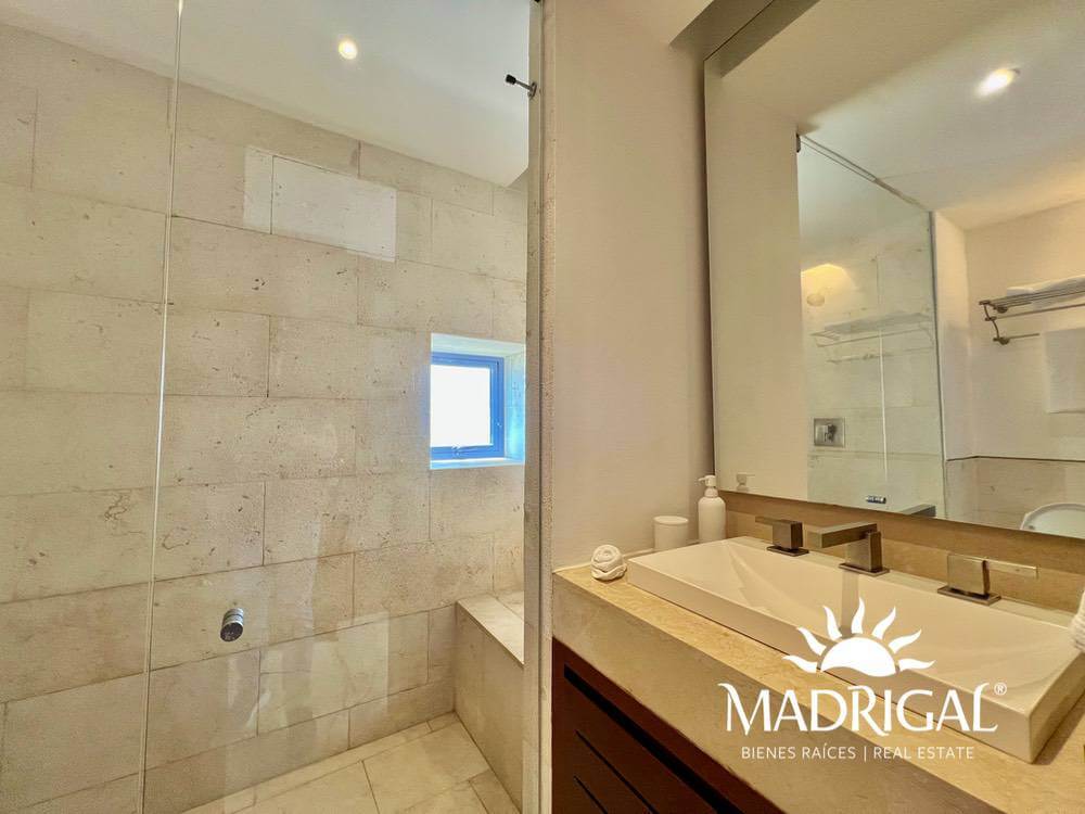 El Palmar Tres Vidas | Departamento en venta en Torre Baru en quinto piso de cuatro recámaras frente al mar