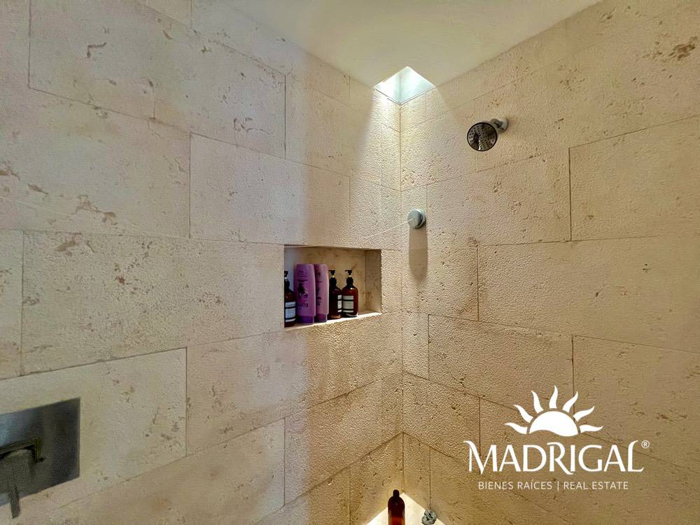 El Palmar Tres Vidas | Departamento en venta en Torre Baru en quinto piso de cuatro recámaras frente al mar