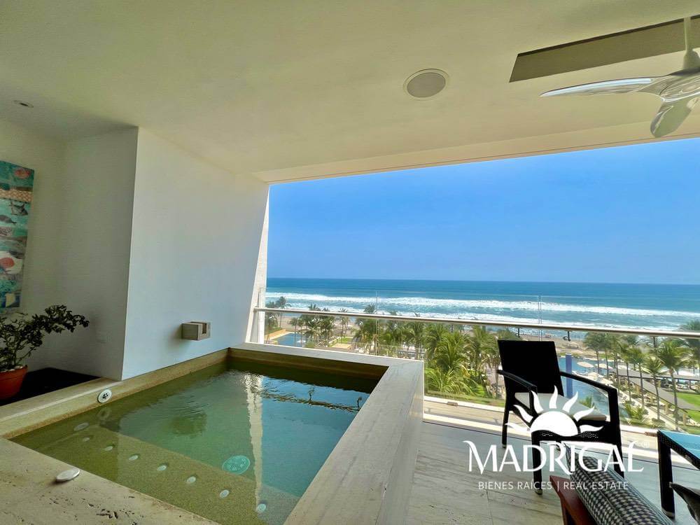 El Palmar Tres Vidas | Departamento en venta en Torre Baru en quinto piso de cuatro recámaras frente al mar