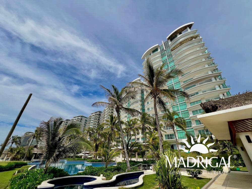 Costa Ventura| Departamento en venta frente a playa de cuatro recámaras  