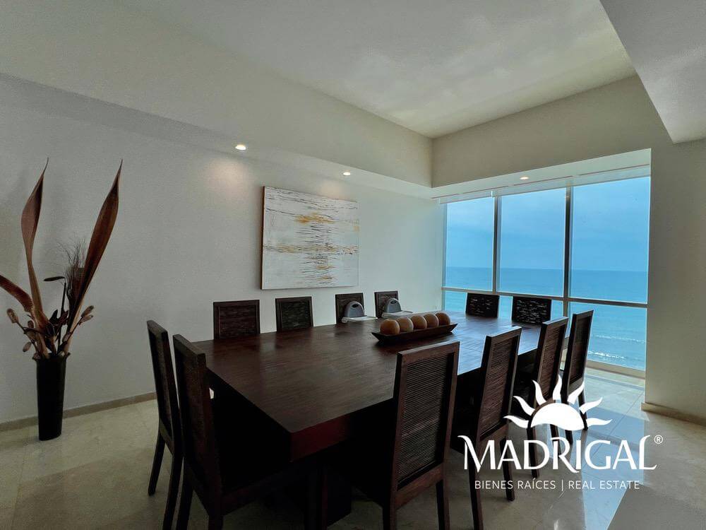 Costa Ventura| Departamento en venta frente a playa de cuatro recámaras  