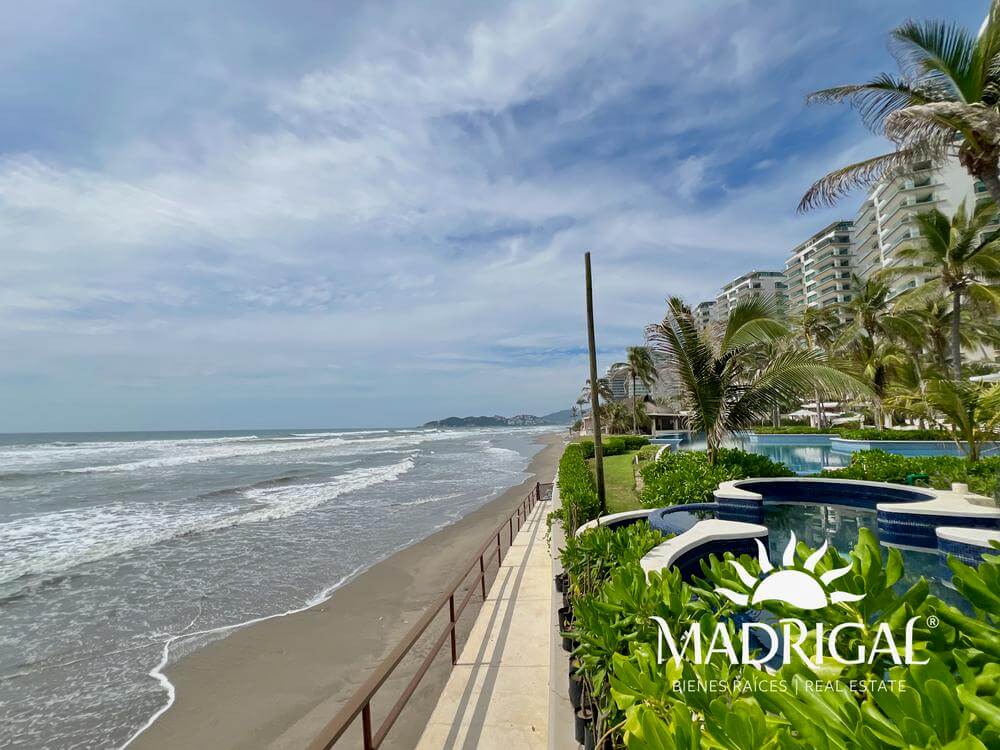 Costa Ventura| Departamento en venta frente a playa de cuatro recámaras  