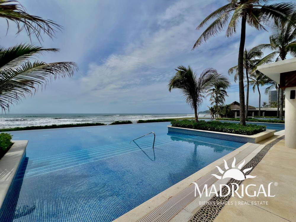 Costa Ventura| Departamento en venta frente a playa de cuatro recámaras  